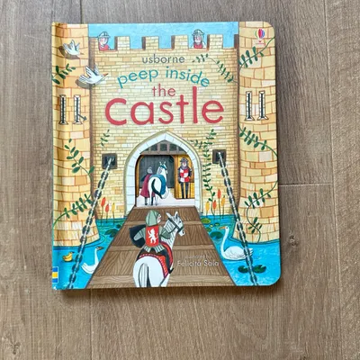 🍃 Livre pop-up Peep Inside the Castle – Usborne – Très bon état